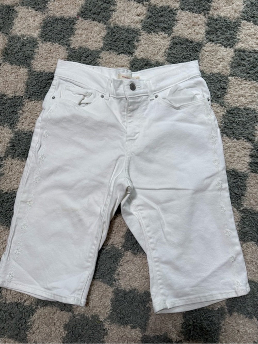 Levi’s white Bermuda shorts white floral stitching long length Y2K 2000s size 27